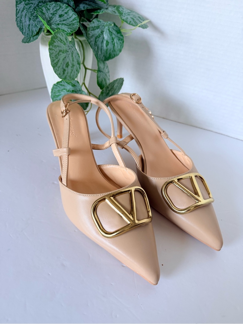 Pointed Beige Golden  Slingback Heels.